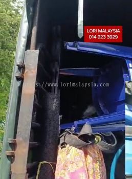 LORI ANGKAT BARANG PARIT RAJA