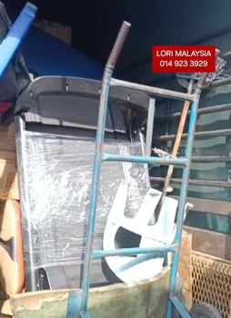 LORI ANGKAT BARANG PEKAN NENAS