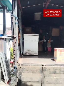 LORI ANGKAT BARANG PULAI