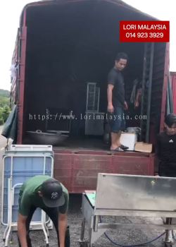 LORI ANGKAT BARANG SABAK BERNAM