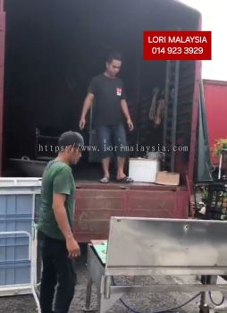 LORI ANGKAT BARANG SEGAMBUT
