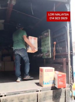 LORI ANGKAT BARANG SEMANGGOL