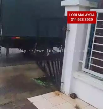 LORI ANGKAT BARANG SUNGAI SIPUT