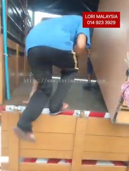 BUANG PERABOT SEMABOK