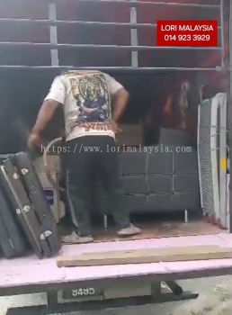 BUANG PERABOT RUMAH KERAMAT