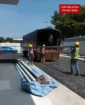 BUANG PERABOT PEJABAT MAMBANG DI AWAN