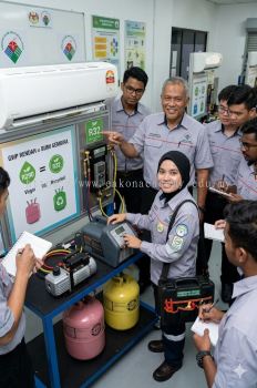 Malaysia environmental certified HVAC technician