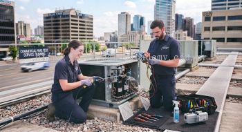 Commercial air conditioner cleaning and servicing