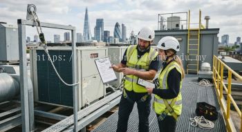 aircon technician working at height risk analysis