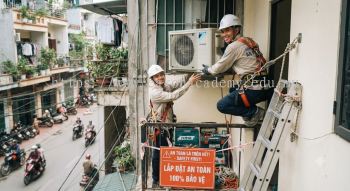 aircon installation accident prevention at height