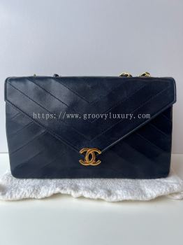 Preloved Vintage Navy Blue Chanel Chevron Envelope Flap in good condition and signs of usage C260630-02