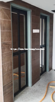 Bifold door with mirror at JB
