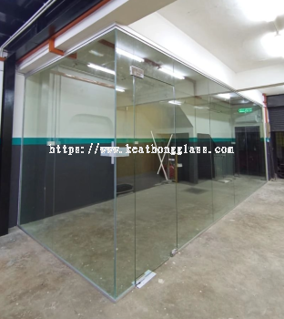Tempered Glass Partition with single door at Taman Universiti JB