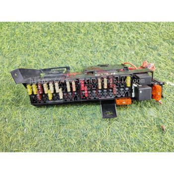 MERCEDES BENZ W210 RELAY FUSE BOX [2E-3A-B2999]