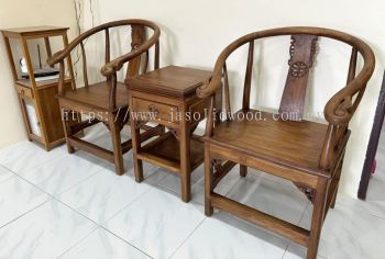 The Dynasty Horseshoe Chair Set