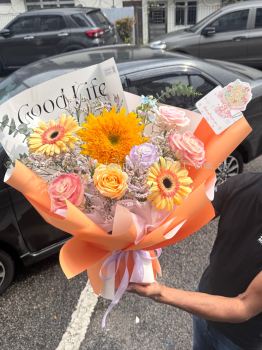 Fresh Flowers mix Bloom Bouquet