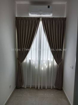 Wall-to-Wall Singapore Pleat Double Layer Curtain With Centre Hook For Living Room At Landed Rimbayu