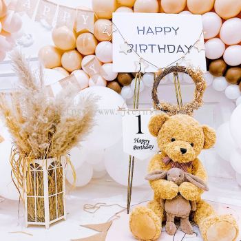 Bear & Giraffe Signature Balloon