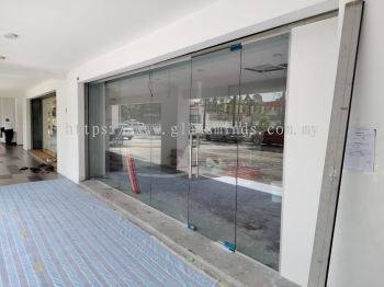 Frameless Glass Door
