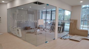 Frameless Glass Door