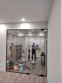 Frameless Glass Door