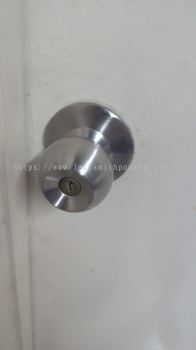 Door pushlock