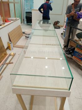 UV Bonded Tempered Glass Display Cabinet