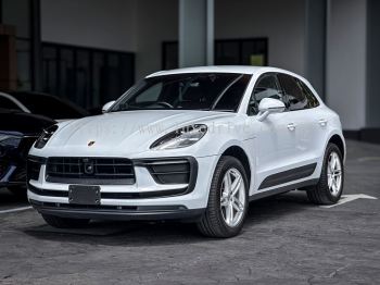 Unregistered 2023 Porsche Macan