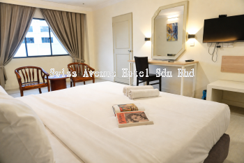Connecting Room