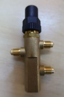 CASTEL 6020/222 (1/4" SAE X 1/4" SAE X 1/4" SAE) THREE WAYS HERMETIC VALVE